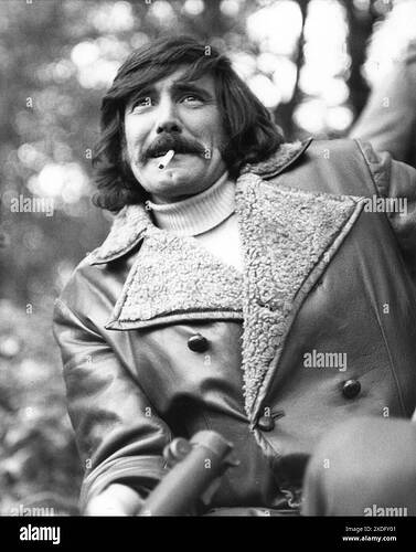 james-bond-007-actor-george-lazenby-in-a-publicity-portrait-from-universal-soldier-1971-written-and-directed-by-cy-endfield-produced-by-frederick-j-schwartz-appaloosa-pictures-ionian-finance-hemdale-film-corporation-2XDFY01